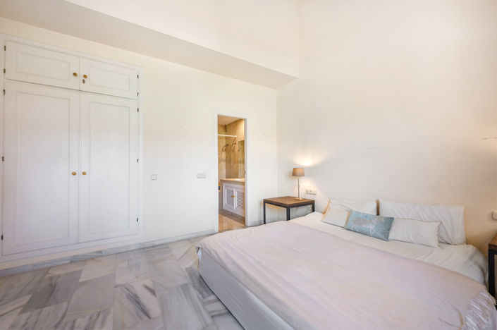 Image No.38-3 Bed Property for sale