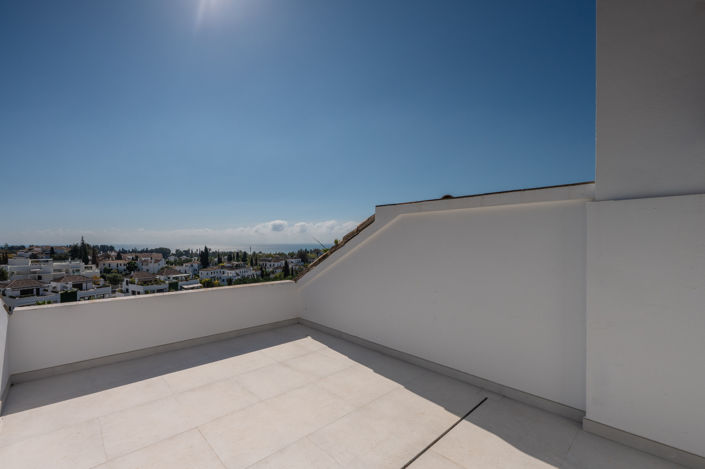 Image No.20-3 Bed Property for sale