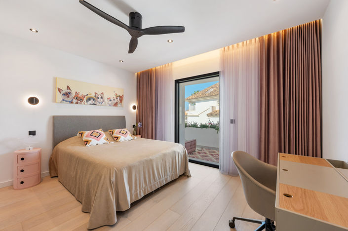 Image No.23-3 Bed Property for sale