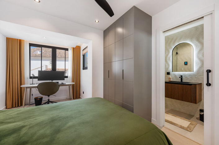 Image No.30-3 Bed Property for sale