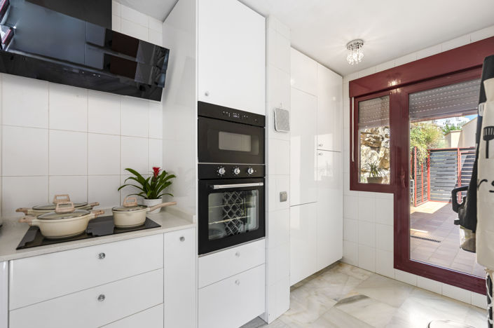 Image No.19-3 Bed House for sale
