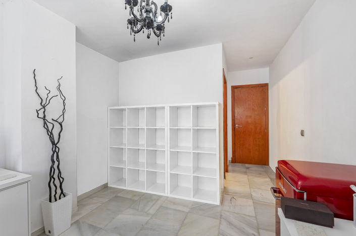 Image No.30-3 Bed House for sale
