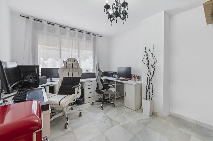 Image No.31-3 Bed House for sale