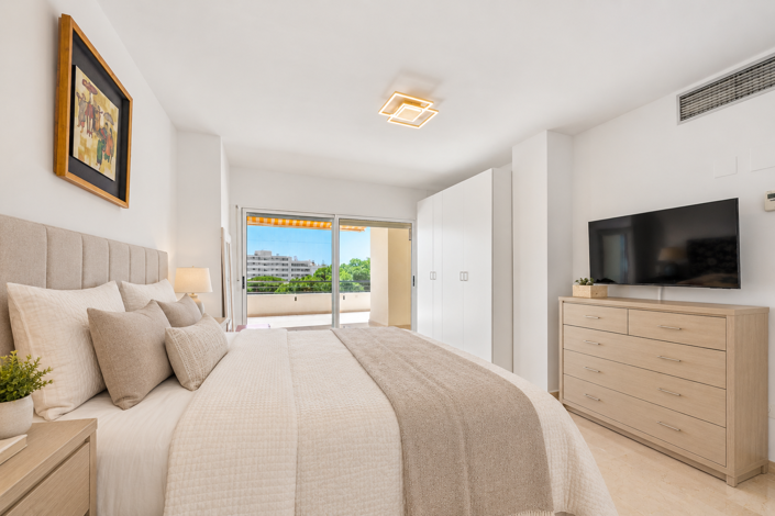 Image No.17-4 Bed Property for sale