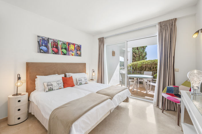 Image No.20-3 Bed Property for sale