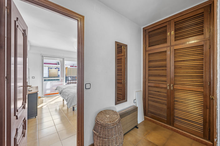 Image No.10-6 Bed Apartment for sale