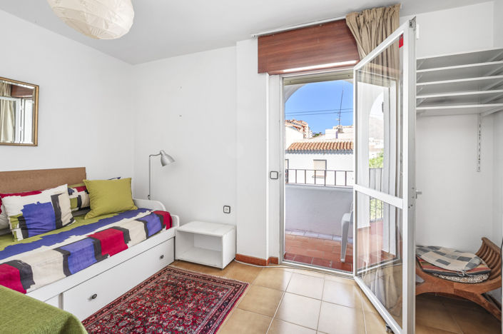 Image No.12-6 Bed Apartment for sale