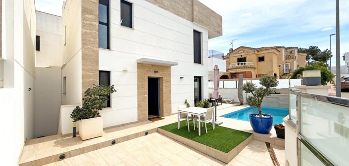 Image No.1-Villa de 3 chambres à vendre à Orihuela Costa