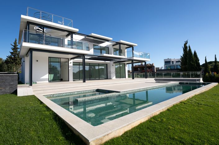 Image No.2-4 Bed Villa for sale