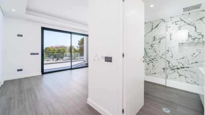 Image No.12-3 Bed Villa for sale