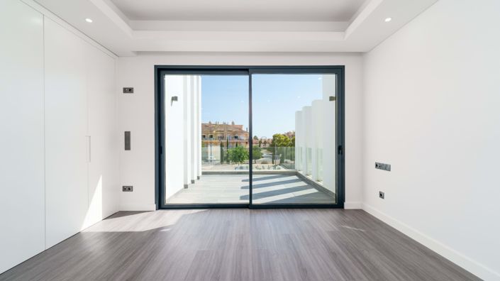 Image No.14-3 Bed Villa for sale