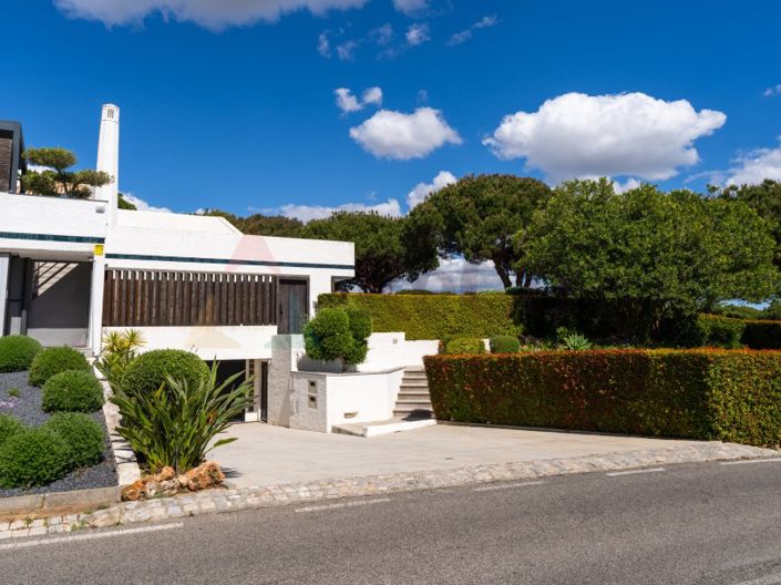 Image No.1-5 Bed House for sale