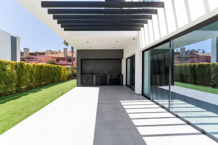 Image No.11-4 Bed Villa for sale