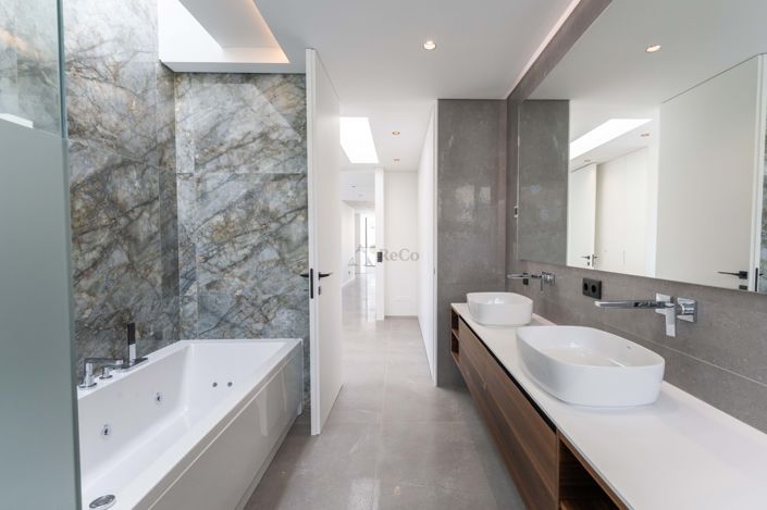 Image No.10-4 Bed Villa for sale