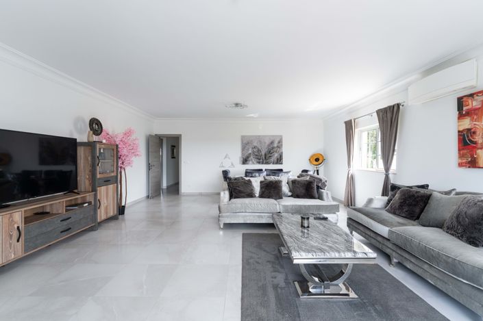 Image No.8-5 Bed Villa for sale