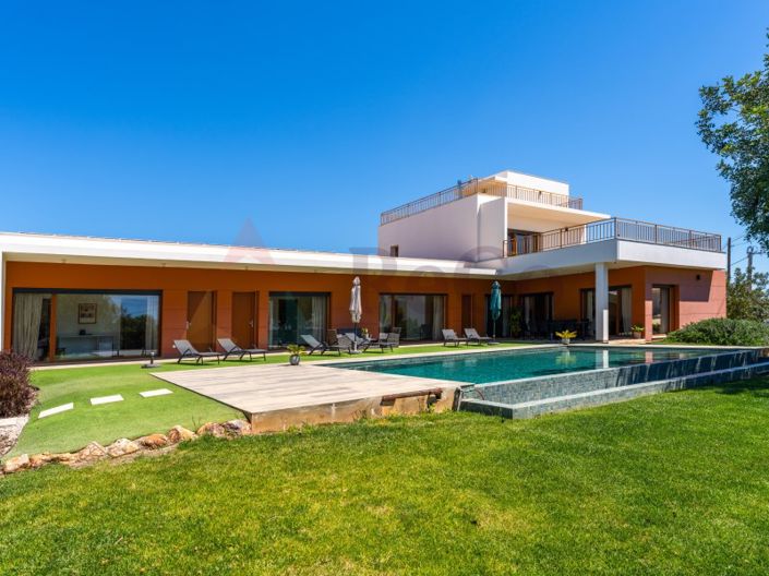 Image No.1-5 Bed House for sale