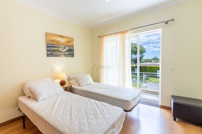 Image No.15-4 Bed Townhouse for sale