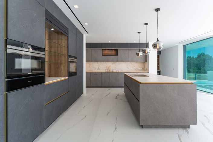 Image No.2-5 Bed Villa for sale