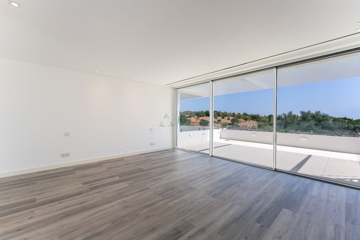 Image No.36-5 Bed Villa for sale