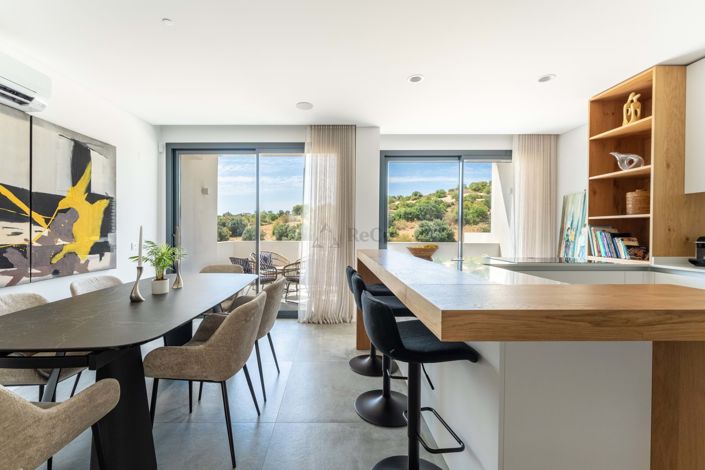 Image No.10-3 Bed Property for sale