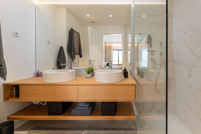 Image No.19-3 Bed Property for sale