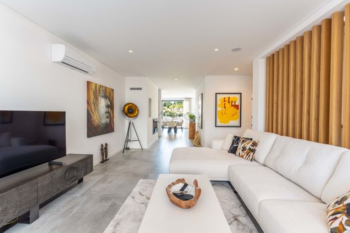 Image No.6-3 Bed Property for sale