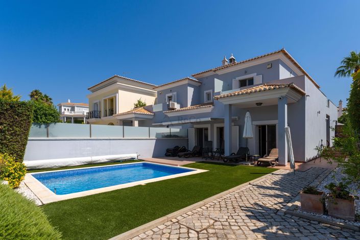 Loule, Villa
