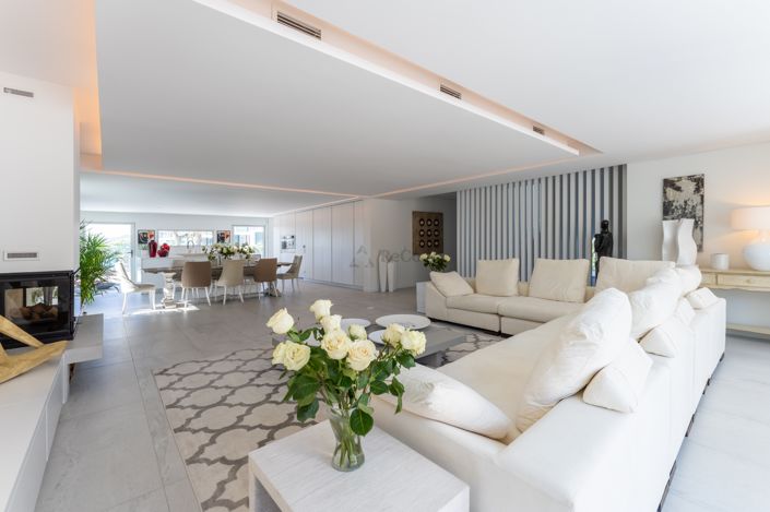 Image No.10-5 Bed Villa for sale