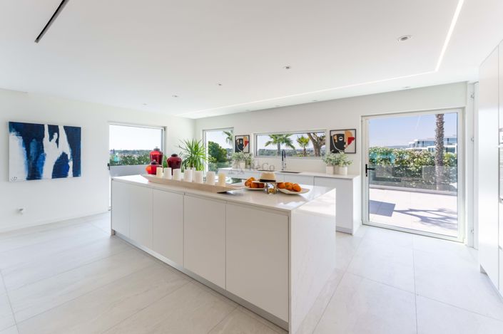 Image No.2-5 Bed Villa for sale