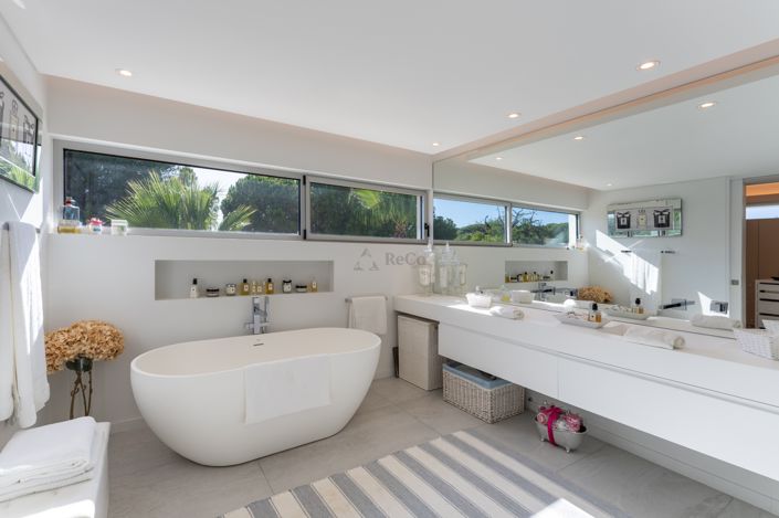 Image No.34-5 Bed Villa for sale