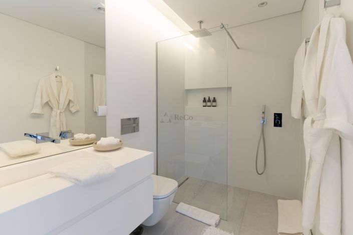 Image No.48-5 Bed Villa for sale