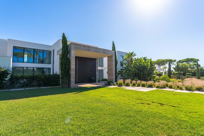 Image No.1-8 Bed Villa for sale