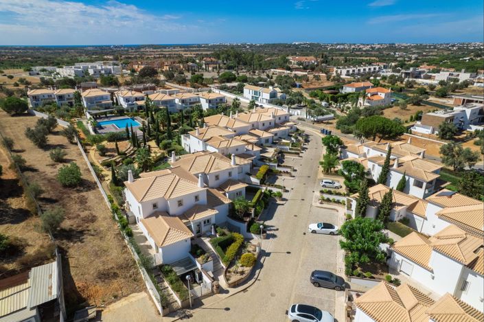 Image No.1-4 Bed Villa for sale