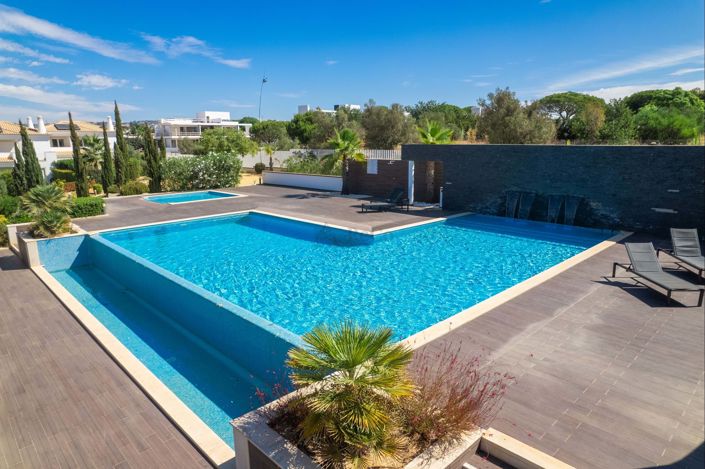 Image No.3-4 Bed Villa for sale