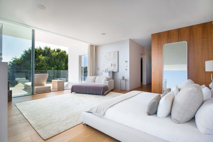 Image No.18-8 Bed Villa for sale