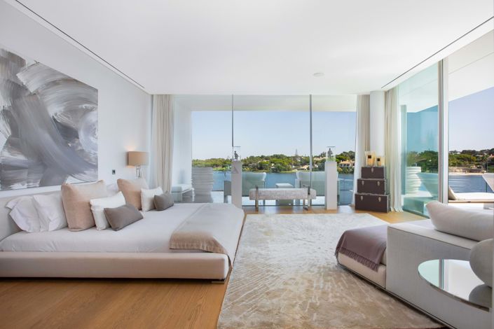 Image No.3-8 Bed Villa for sale