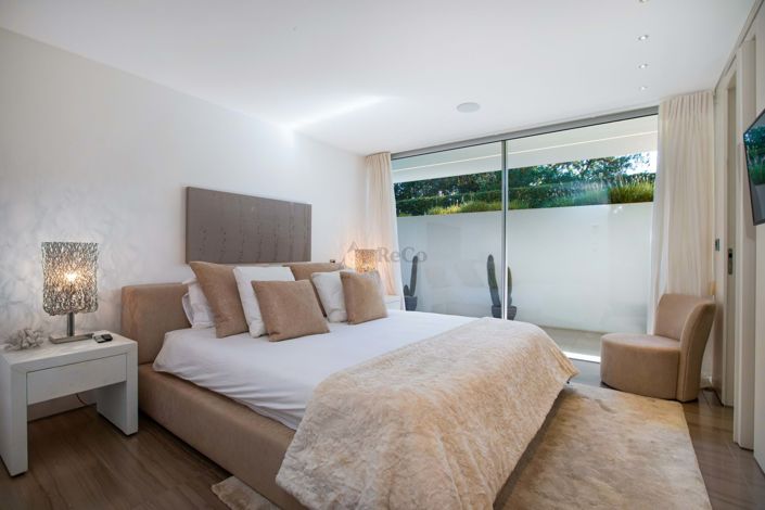 Image No.38-8 Bed Villa for sale