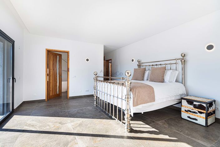 Image No.20-5 Bed Apartment for sale