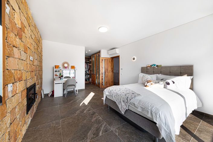 Image No.23-5 Bed Apartment for sale