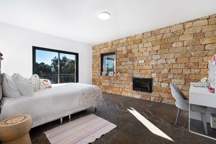 Image No.24-5 Bed Apartment for sale