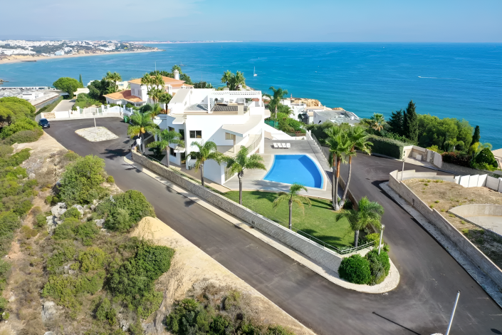 Image No.1-4 Bed Villa / Detached for sale