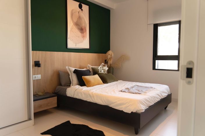 Image No.10-2 Bed Property for sale