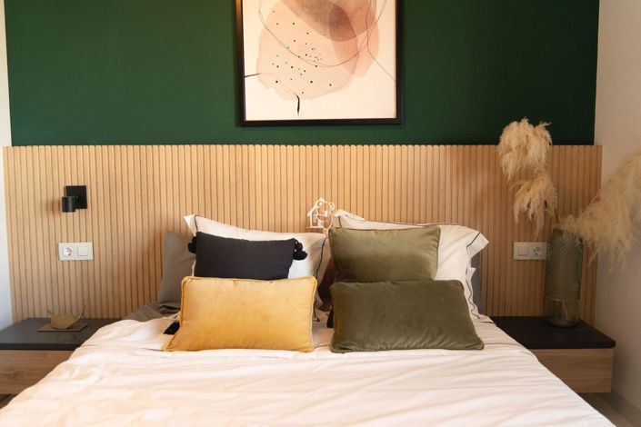 Image No.12-2 Bed Property for sale