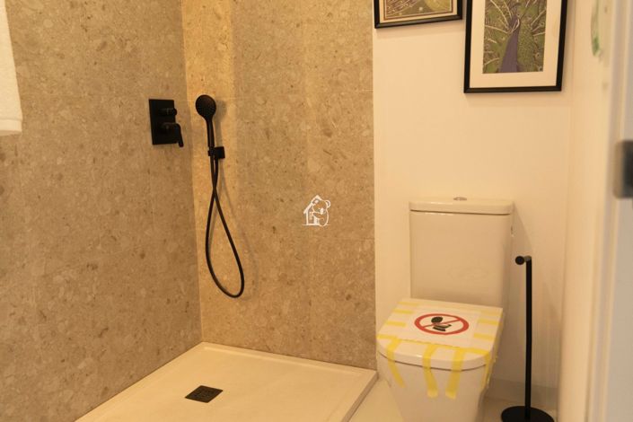 Image No.15-2 Bed Property for sale