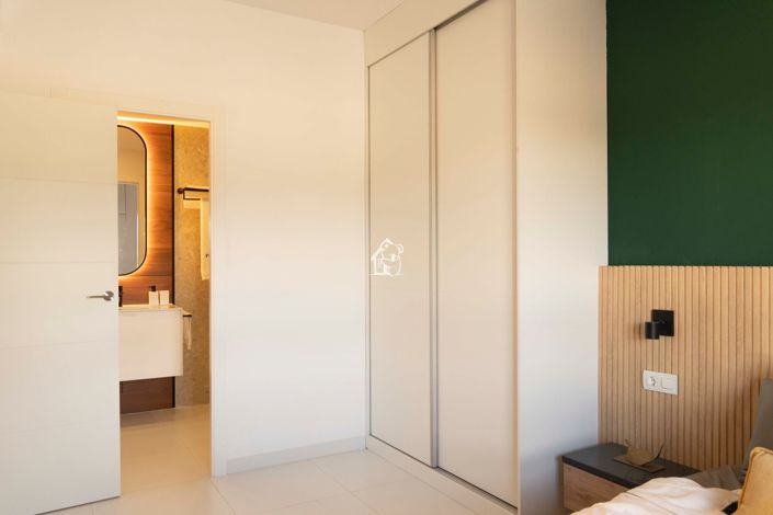 Image No.19-2 Bed Property for sale