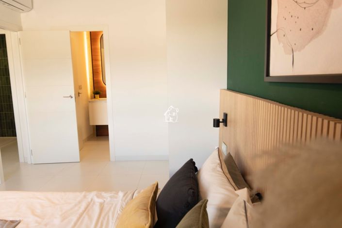 Image No.21-2 Bed Property for sale