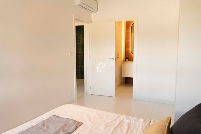 Image No.22-2 Bed Property for sale