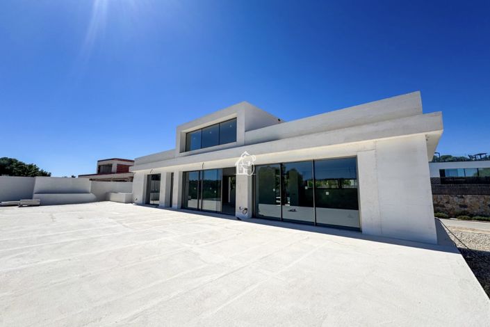 Image No.1-5 Bed Villa for sale