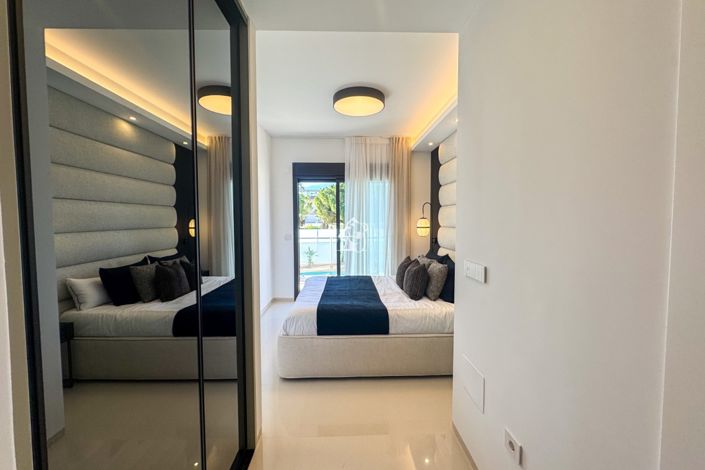 Image No.12-3 Bed Townhouse for sale