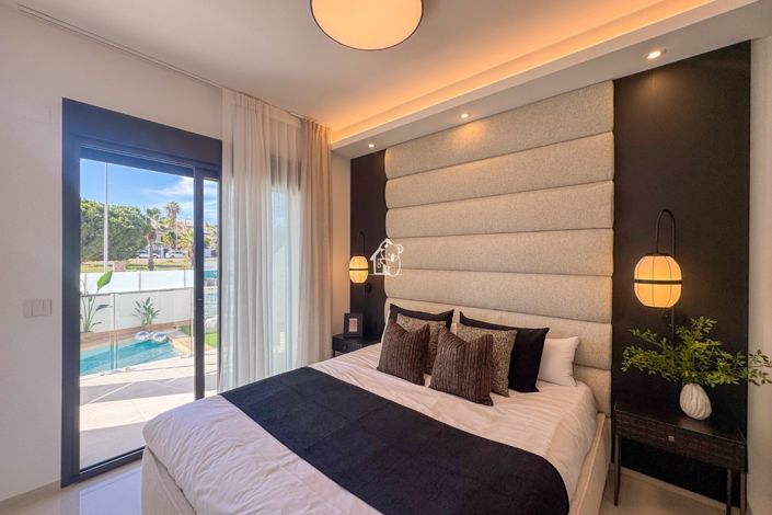 Image No.14-3 Bed Townhouse for sale